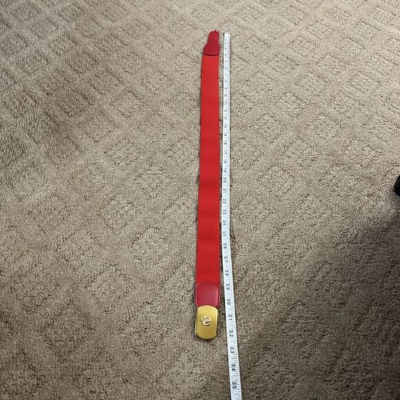 VINTAGE Anne Klein red stretch belt with gold buckle. - Picture 7 of 8